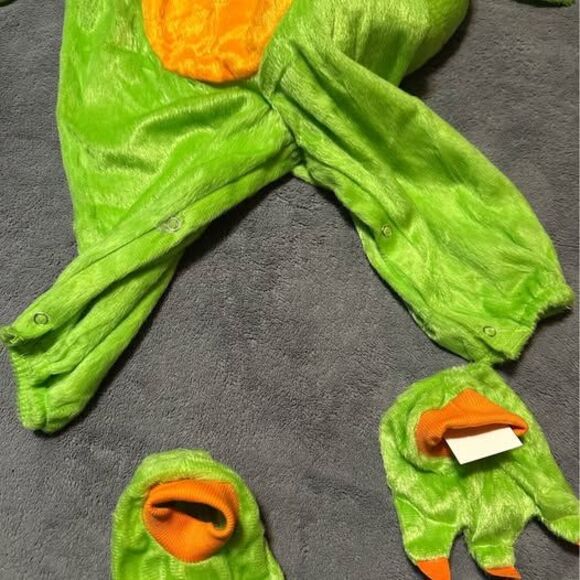 New Baby Green Dinosaur Halloween Costume (Size: 6-12 Months) - Picture 2 of 8